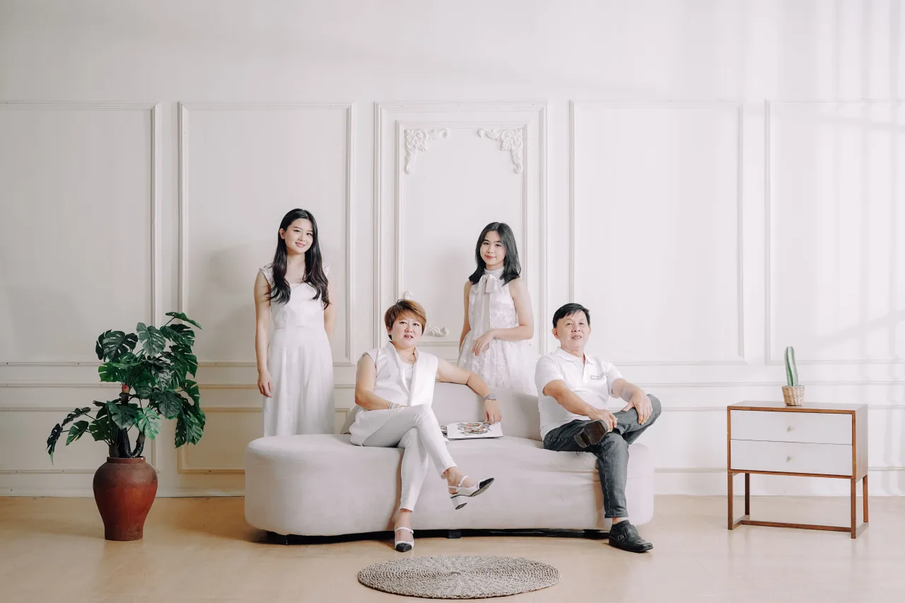 Contoh hasil foto family di Vibesroom Studio