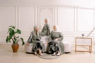 Thumbnail contoh foto family di Vibesroom Studio